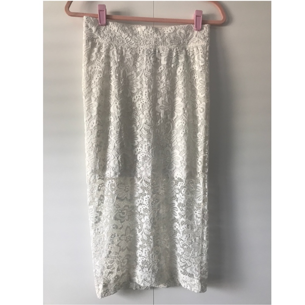 Lace skirt